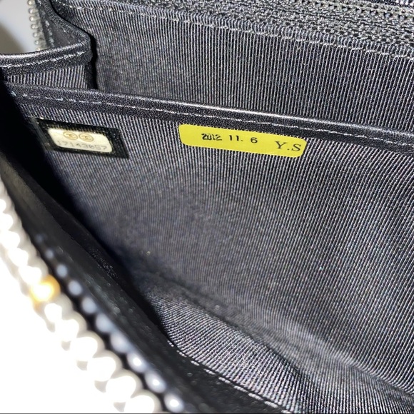 🌴SOLD🌴 Authentic Chanel Zippy Wallet Black/Grey Patent Striped long zip SHW - Picture 12 of 12